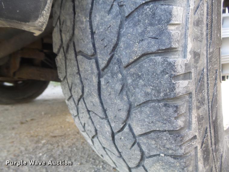 image for item DC7275 2006 Chevrolet Silverado 2500HD utility bed pickup truck