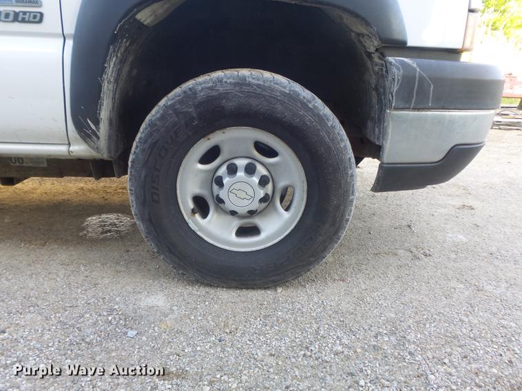 image for item DC7275 2006 Chevrolet Silverado 2500HD utility bed pickup truck