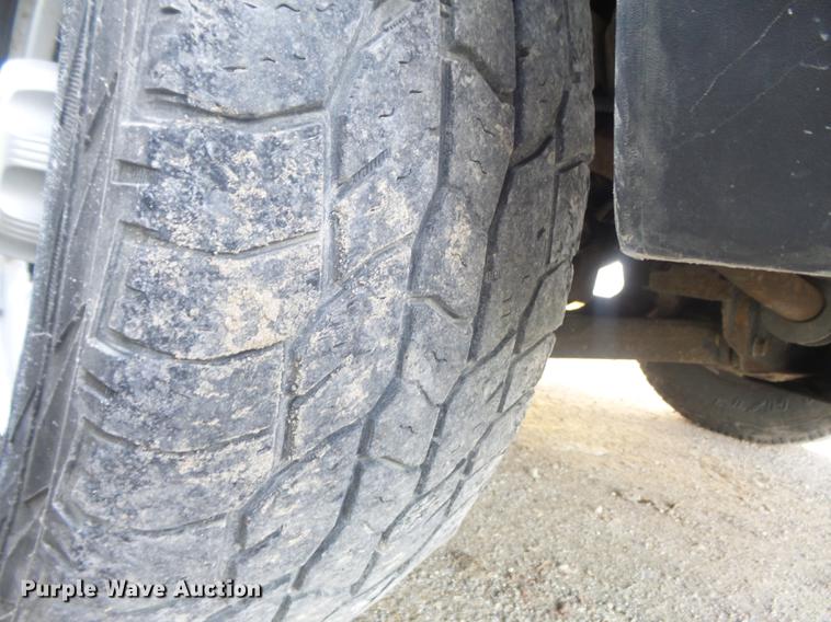 image for item DC7275 2006 Chevrolet Silverado 2500HD utility bed pickup truck