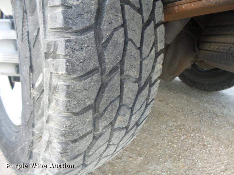 image for item DC7275 2006 Chevrolet Silverado 2500HD utility bed pickup truck