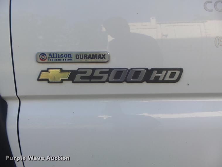 image for item DC7275 2006 Chevrolet Silverado 2500HD utility bed pickup truck