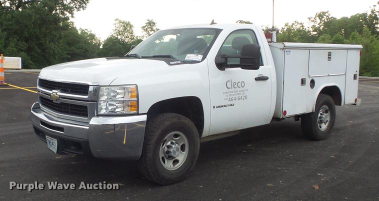image for item DC7276 2008 Chevrolet Silverado 2500HD utility bed pickup truck