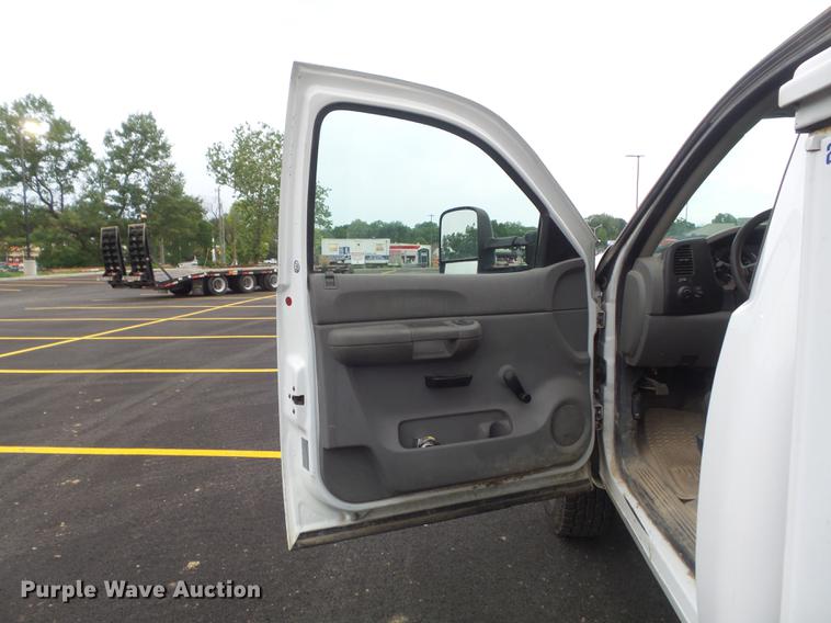 image for item DC7276 2008 Chevrolet Silverado 2500HD utility bed pickup truck