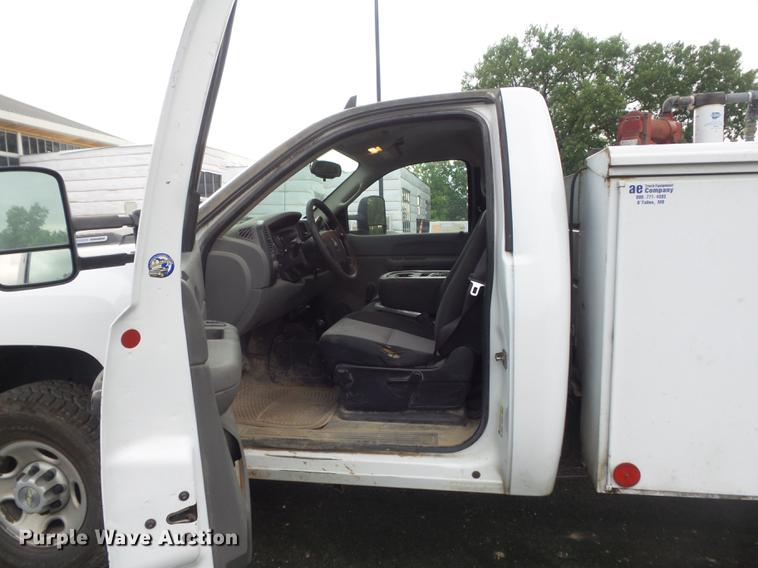 image for item DC7276 2008 Chevrolet Silverado 2500HD utility bed pickup truck