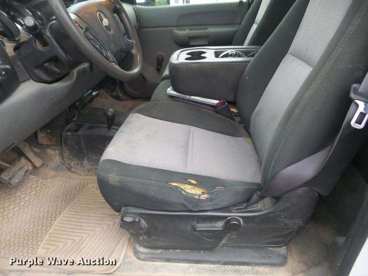 image for item DC7276 2008 Chevrolet Silverado 2500HD utility bed pickup truck