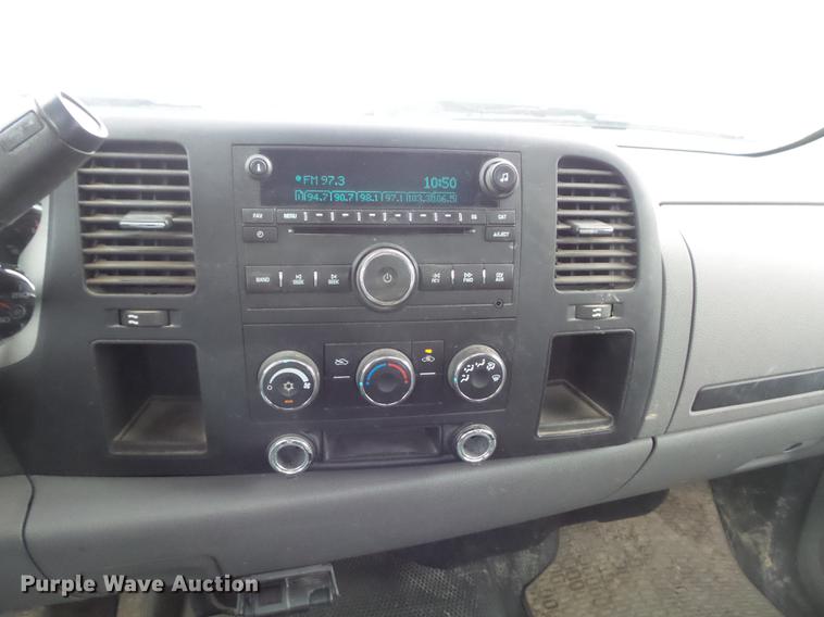 image for item DC7276 2008 Chevrolet Silverado 2500HD utility bed pickup truck