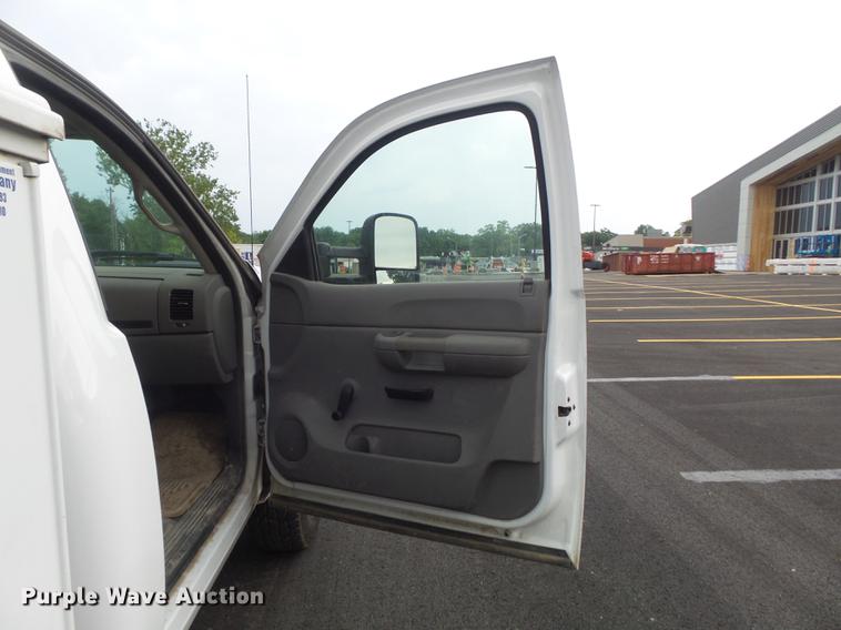 image for item DC7276 2008 Chevrolet Silverado 2500HD utility bed pickup truck
