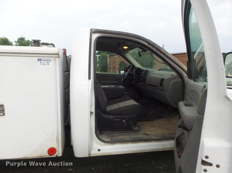 image for item DC7276 2008 Chevrolet Silverado 2500HD utility bed pickup truck