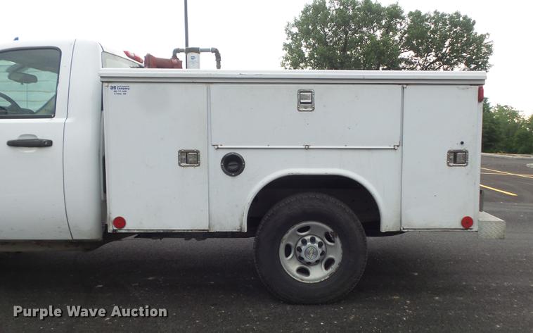 image for item DC7276 2008 Chevrolet Silverado 2500HD utility bed pickup truck