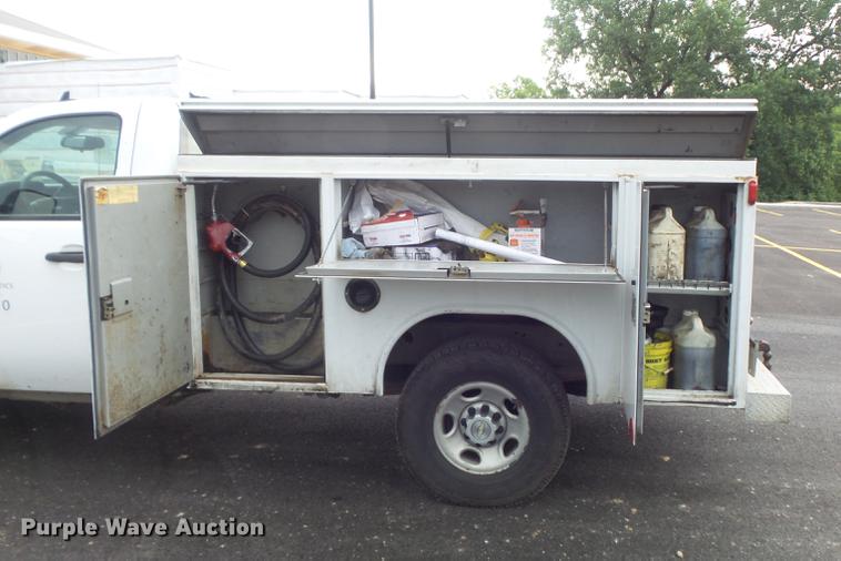 image for item DC7276 2008 Chevrolet Silverado 2500HD utility bed pickup truck