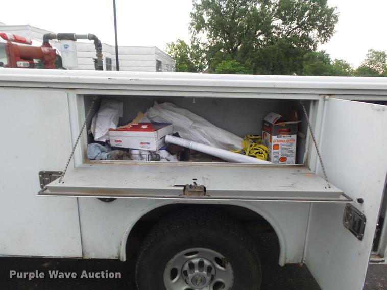 image for item DC7276 2008 Chevrolet Silverado 2500HD utility bed pickup truck