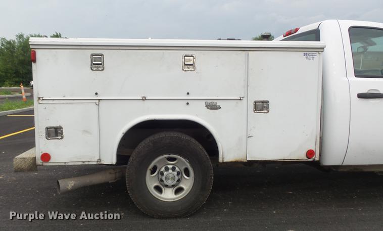 image for item DC7276 2008 Chevrolet Silverado 2500HD utility bed pickup truck