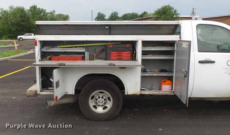 image for item DC7276 2008 Chevrolet Silverado 2500HD utility bed pickup truck