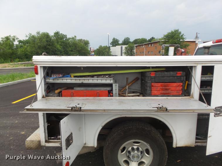image for item DC7276 2008 Chevrolet Silverado 2500HD utility bed pickup truck