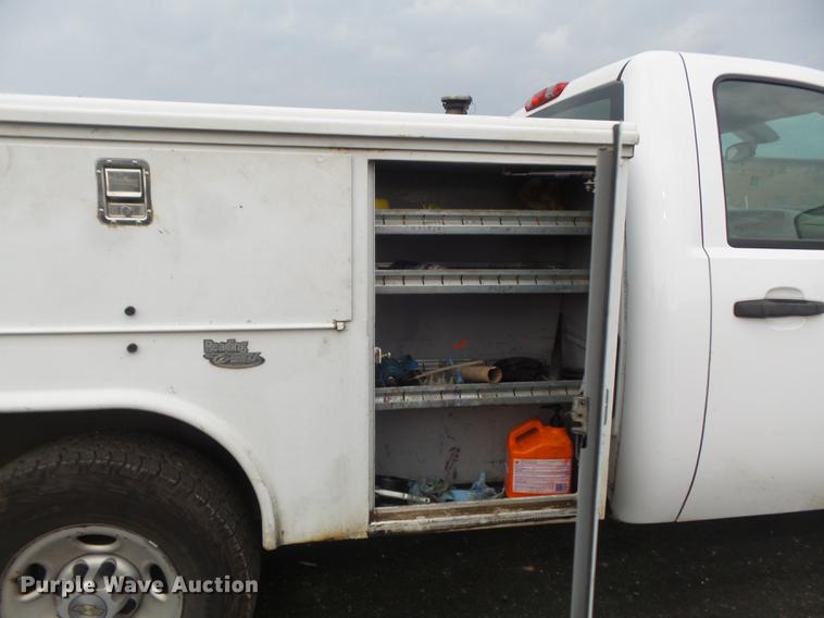 image for item DC7276 2008 Chevrolet Silverado 2500HD utility bed pickup truck