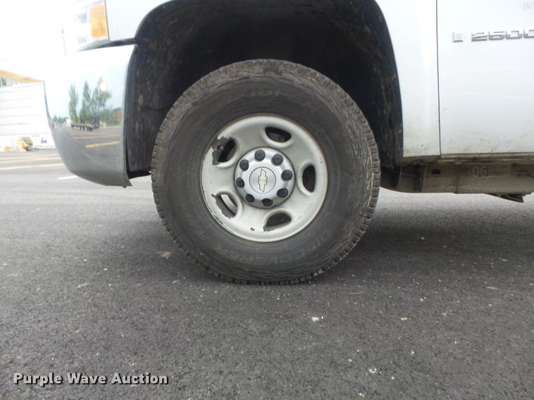 image for item DC7276 2008 Chevrolet Silverado 2500HD utility bed pickup truck