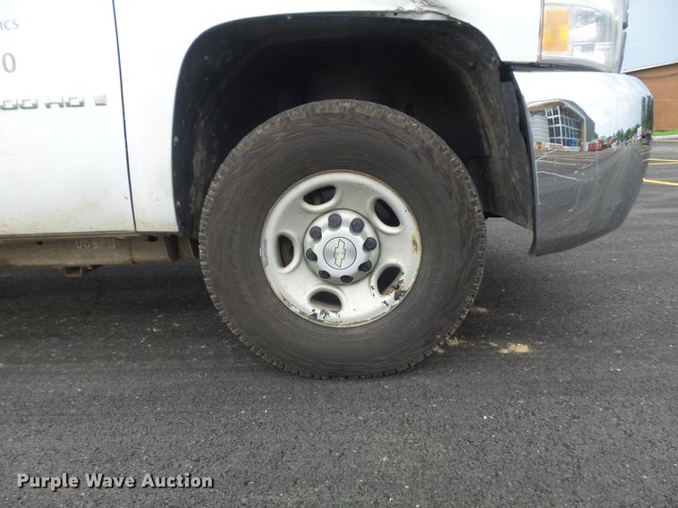 image for item DC7276 2008 Chevrolet Silverado 2500HD utility bed pickup truck