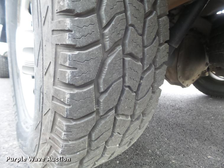 image for item DC7276 2008 Chevrolet Silverado 2500HD utility bed pickup truck