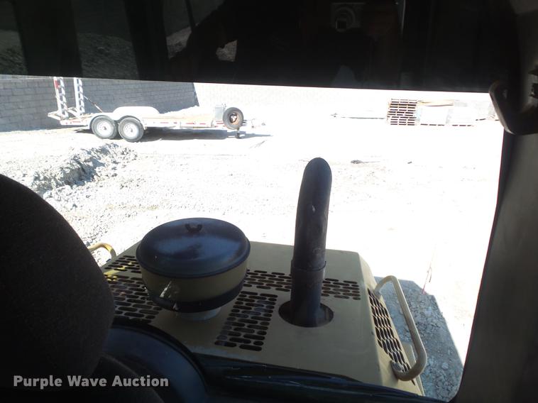 image for item DC7278 2004 Caterpillar 963C track loader