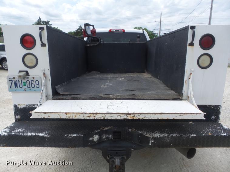 image for item DC7287 2015 Chevrolet Silverado 3500HD utility bed pickup truck