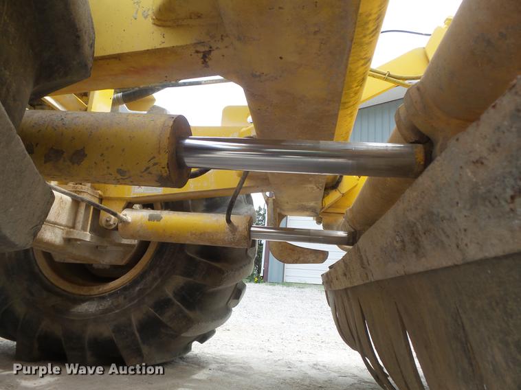 image for item DC7289 2011 Bomag MPH362R-2 recycler / stabilizer