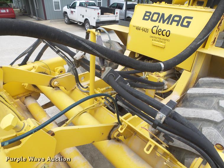 image for item DC7289 2011 Bomag MPH362R-2 recycler / stabilizer