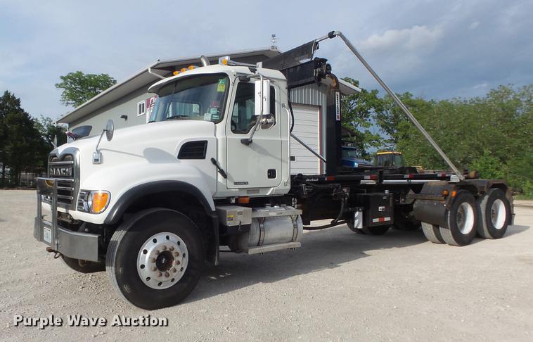 image for item DC7292 2007 Mack CV713 Granite hooklift truck