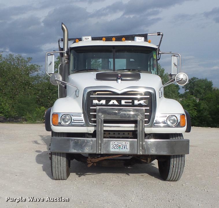 image for item DC7292 2007 Mack CV713 Granite hooklift truck