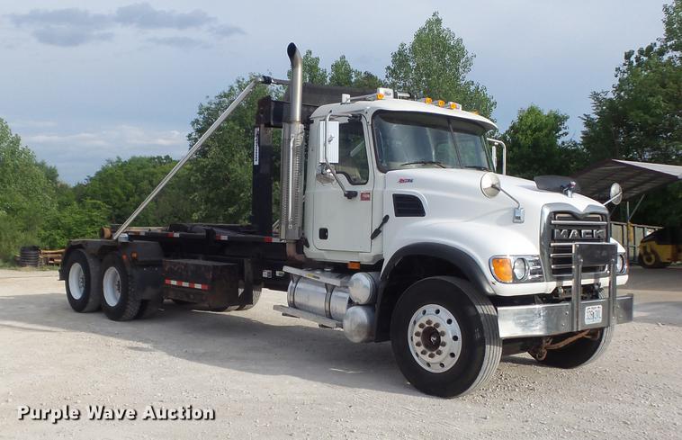 image for item DC7292 2007 Mack CV713 Granite hooklift truck