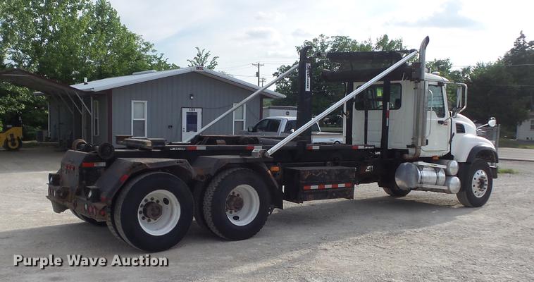 image for item DC7292 2007 Mack CV713 Granite hooklift truck