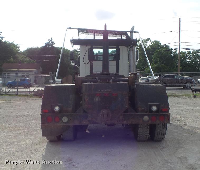 image for item DC7292 2007 Mack CV713 Granite hooklift truck
