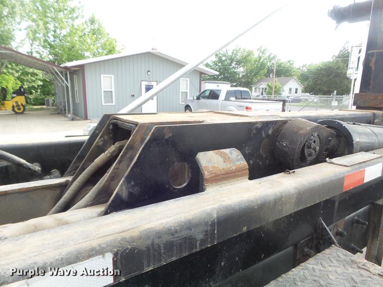 image for item DC7292 2007 Mack CV713 Granite hooklift truck