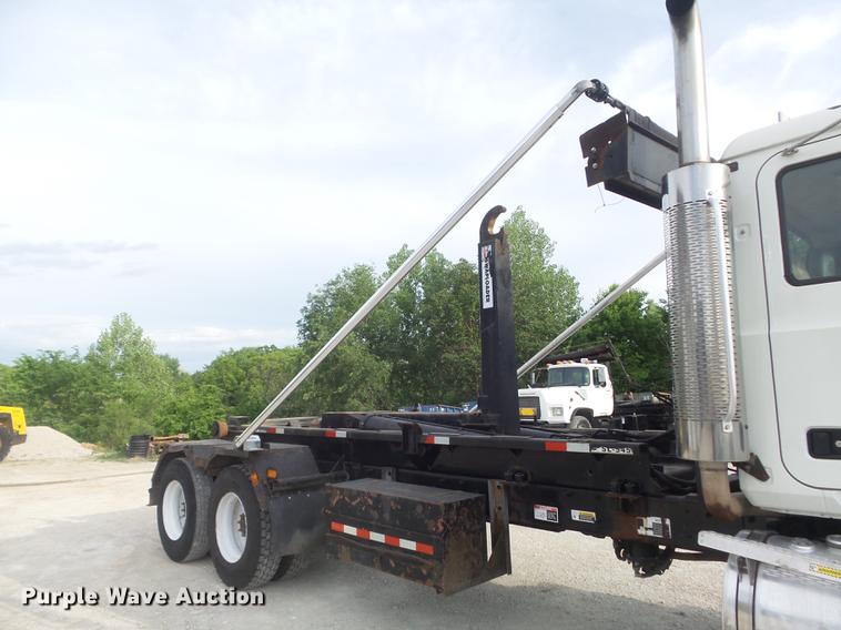 image for item DC7292 2007 Mack CV713 Granite hooklift truck