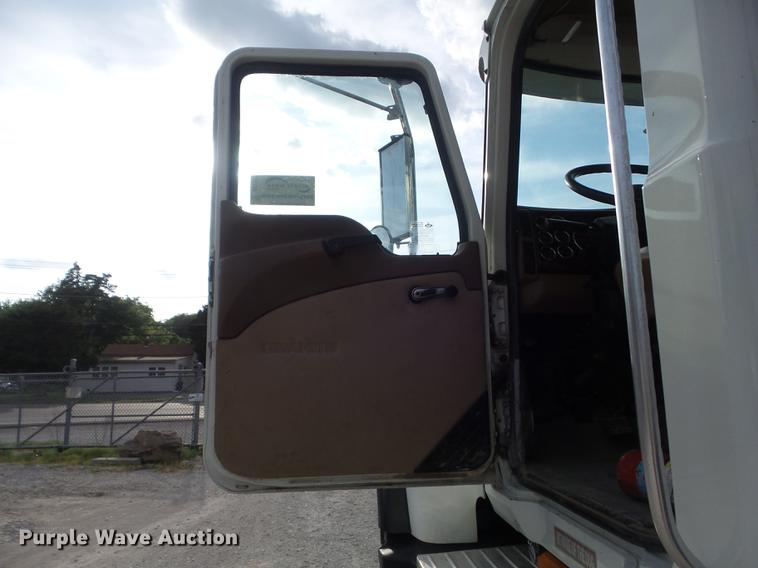 image for item DC7292 2007 Mack CV713 Granite hooklift truck