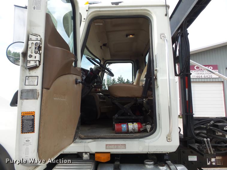 image for item DC7292 2007 Mack CV713 Granite hooklift truck