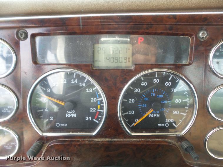 image for item DC7292 2007 Mack CV713 Granite hooklift truck