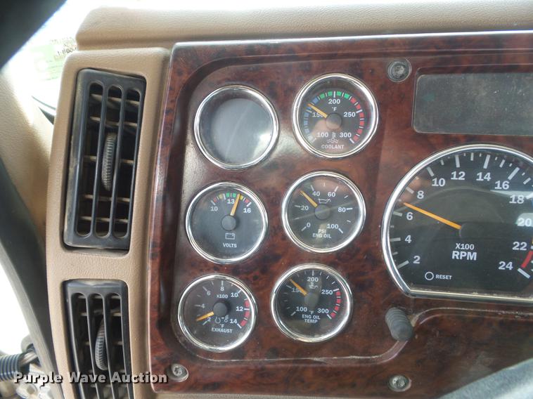 image for item DC7292 2007 Mack CV713 Granite hooklift truck