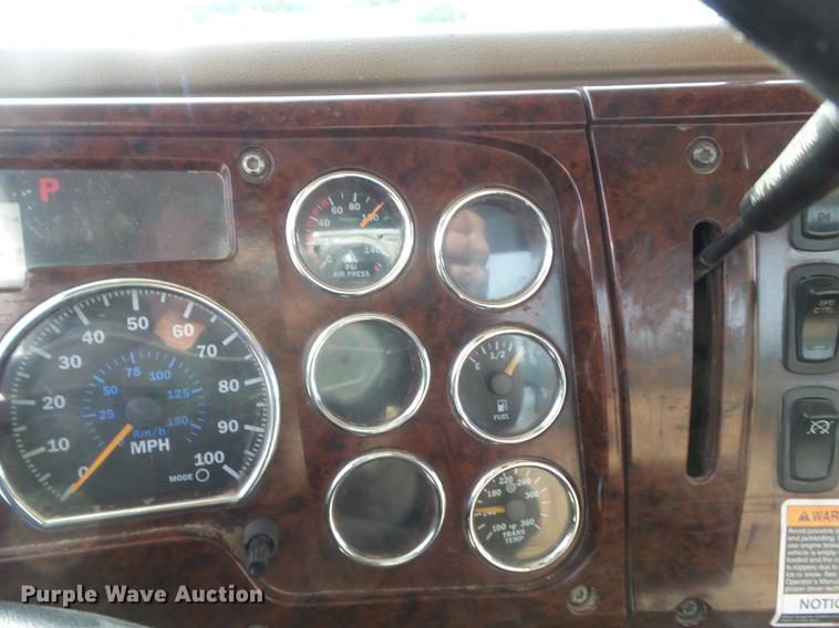 image for item DC7292 2007 Mack CV713 Granite hooklift truck