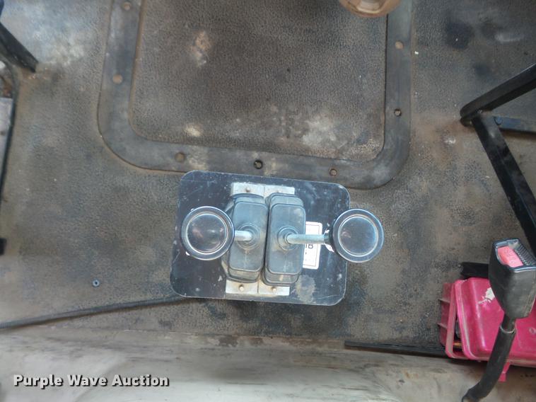 image for item DC7292 2007 Mack CV713 Granite hooklift truck