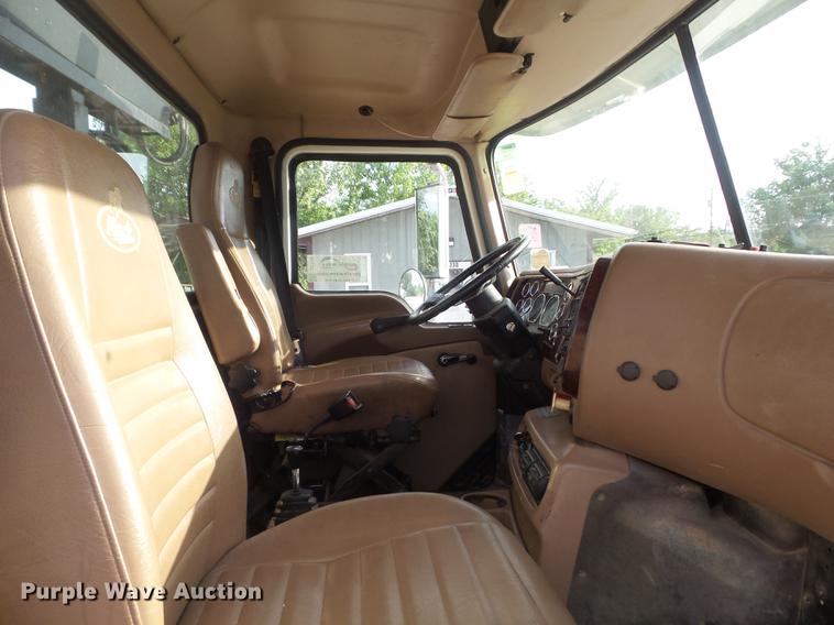 image for item DC7292 2007 Mack CV713 Granite hooklift truck