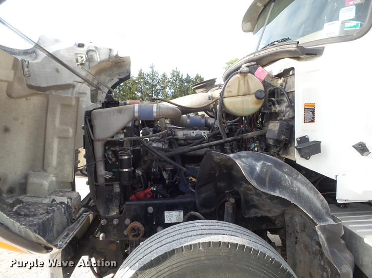 image for item DC7292 2007 Mack CV713 Granite hooklift truck