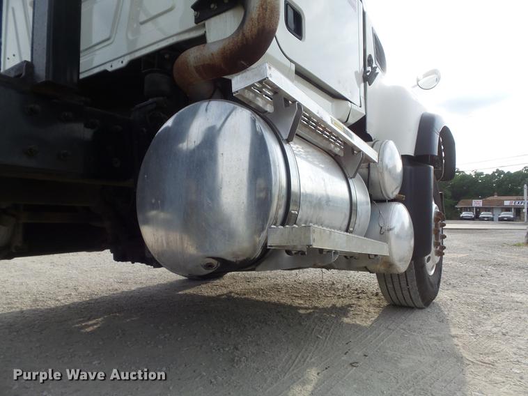 image for item DC7292 2007 Mack CV713 Granite hooklift truck