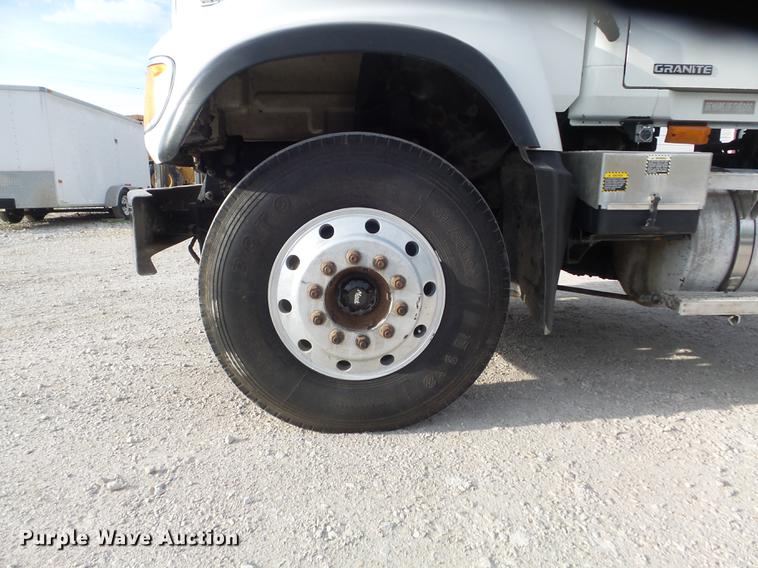 image for item DC7292 2007 Mack CV713 Granite hooklift truck