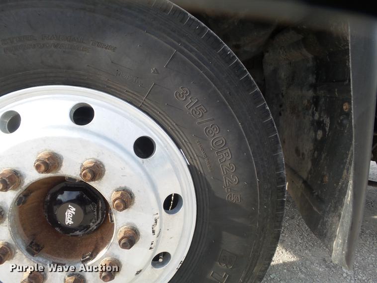 image for item DC7292 2007 Mack CV713 Granite hooklift truck