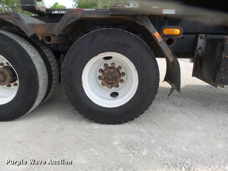 image for item DC7292 2007 Mack CV713 Granite hooklift truck