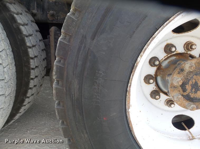 image for item DC7292 2007 Mack CV713 Granite hooklift truck