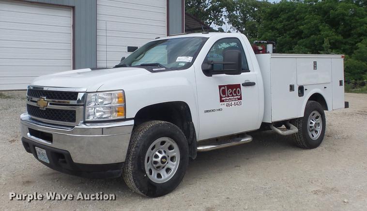 image for item DD7216 2011 Chevrolet Silverado 3500HD utility bed pickup truck