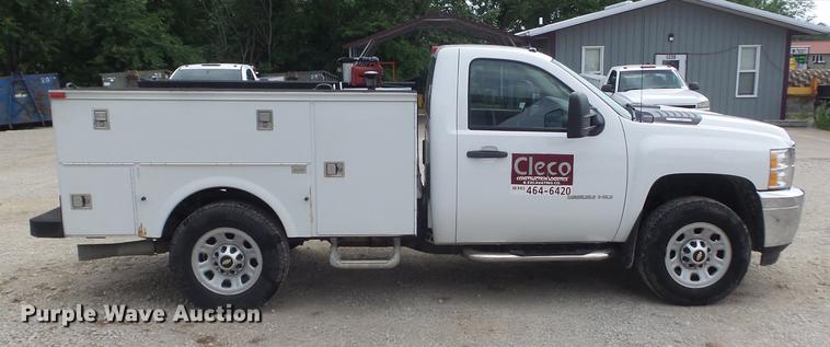 image for item DD7216 2011 Chevrolet Silverado 3500HD utility bed pickup truck