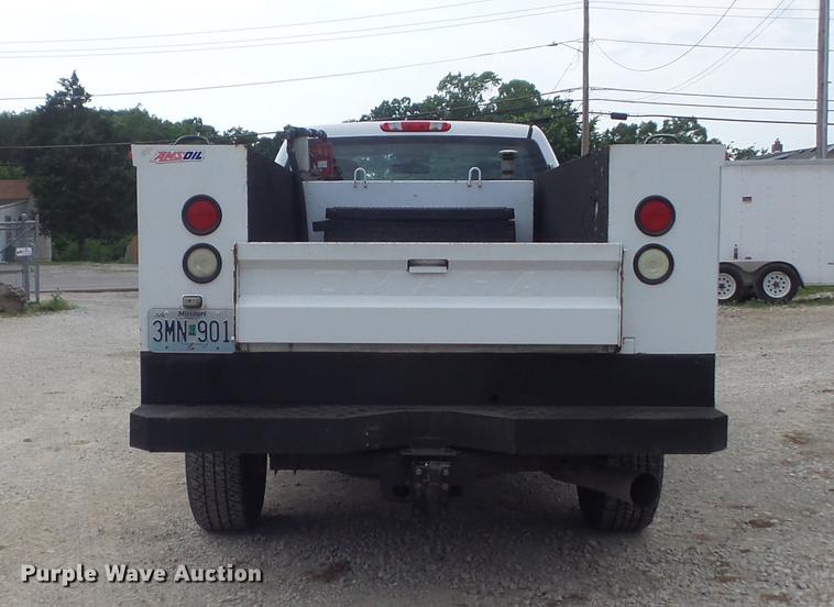 image for item DD7216 2011 Chevrolet Silverado 3500HD utility bed pickup truck