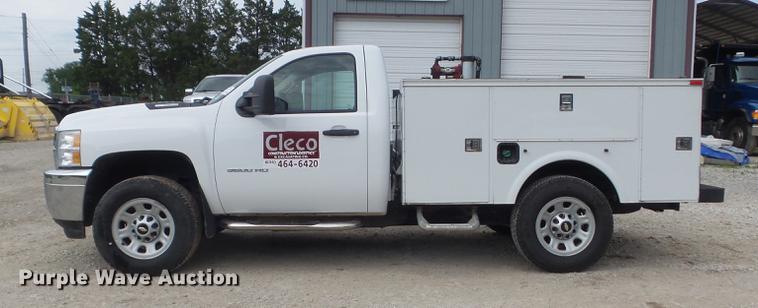 image for item DD7216 2011 Chevrolet Silverado 3500HD utility bed pickup truck